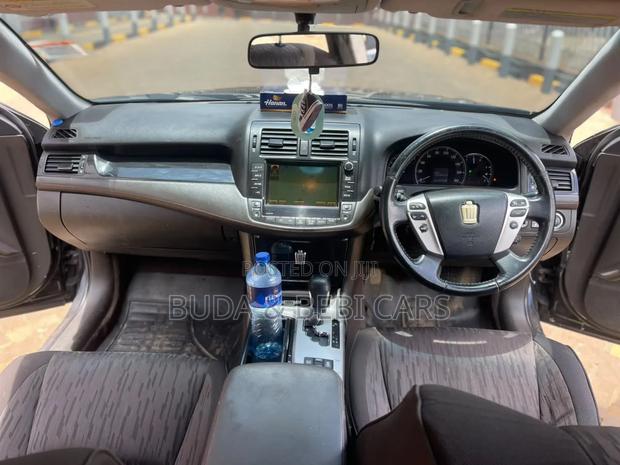 Toyota Crown 2010 Black