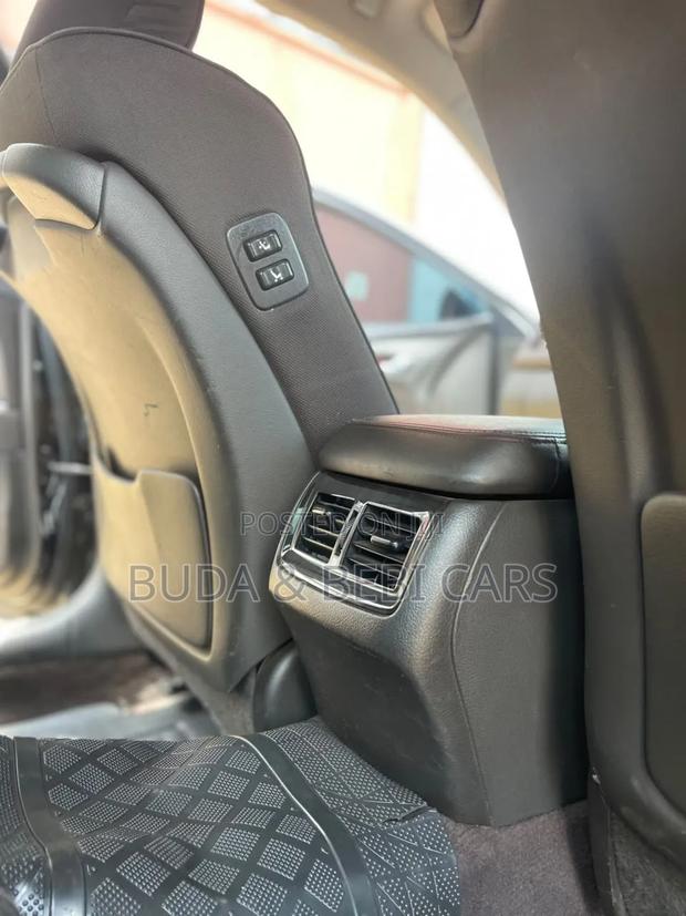 Toyota Crown 2010 Black