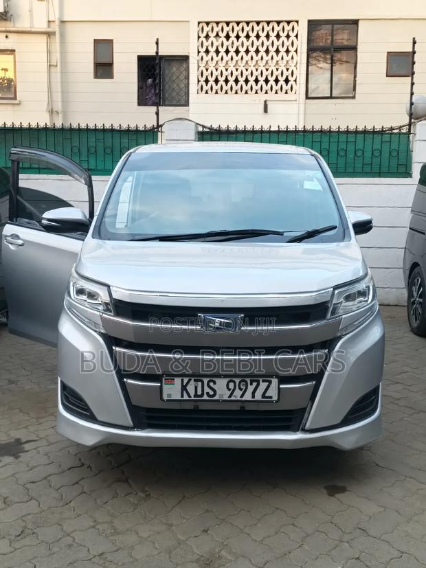 Toyota Noah 2018 Silver