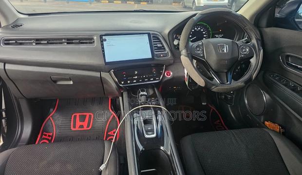 Honda Vezel 1.5 Hybrid 2WD 2018 Maroon