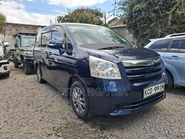 Toyota Noah 2.0 158hp FWD (8 Seater) 2008 Blue