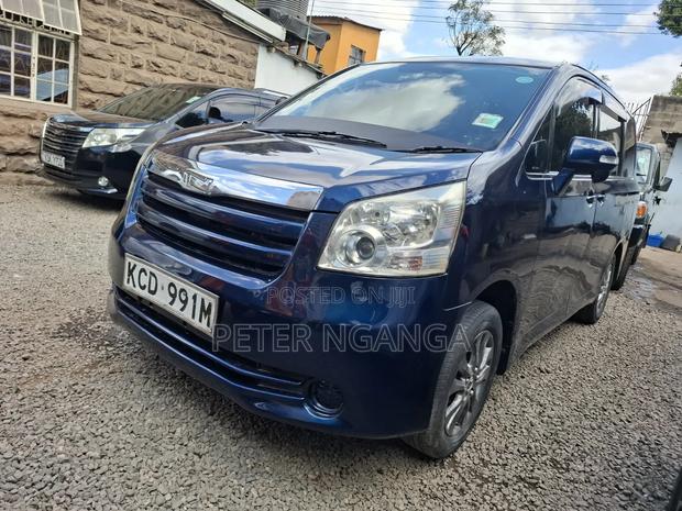 Toyota Noah 2.0 158hp FWD (8 Seater) 2008 Blue