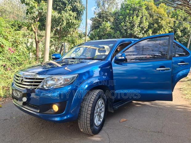Toyota Fortuner 2012 Blue