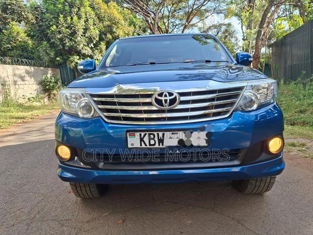 Toyota Fortuner 2012 Blue