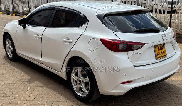 Mazda Axela 2017 Off white