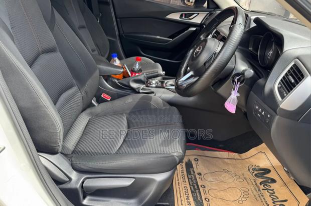 Mazda Axela 2017 Off white