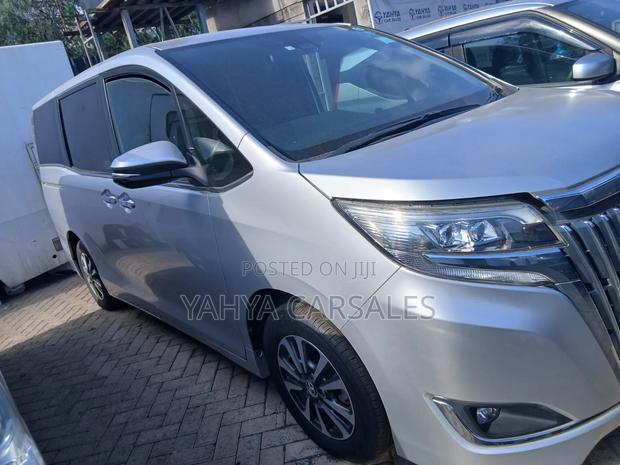 Toyota Esquire 2018 Silver
