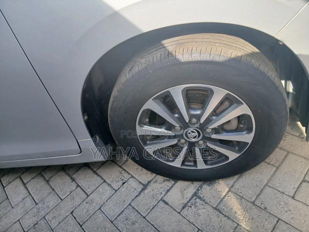 Toyota Esquire 2018 Silver