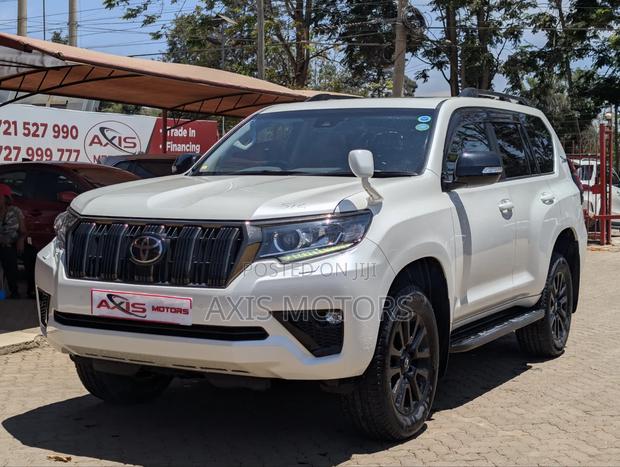 Toyota Land Cruiser Prado 2.8 2022 White
