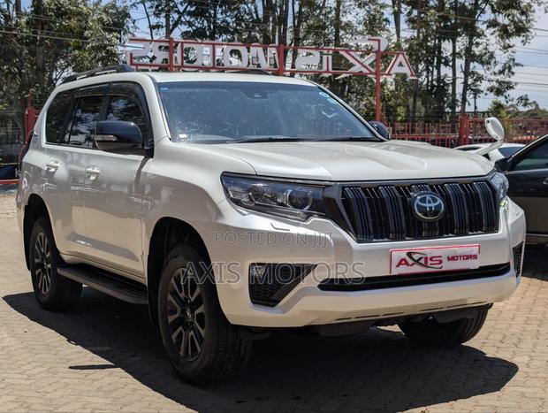 Toyota Land Cruiser Prado 2.8 2022 White