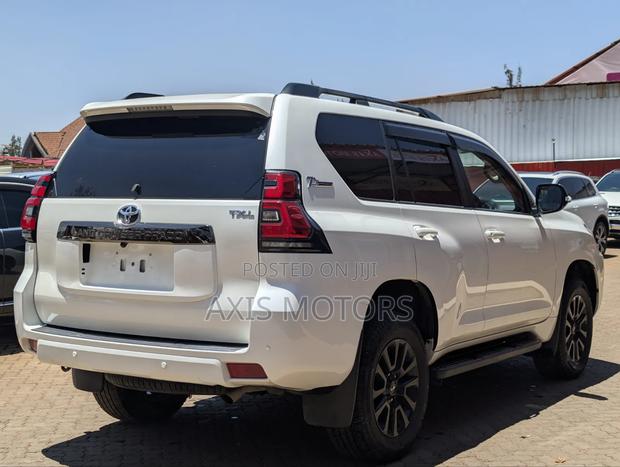 Toyota Land Cruiser Prado 2.8 2022 White