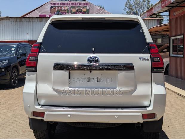 Toyota Land Cruiser Prado 2.8 2022 White