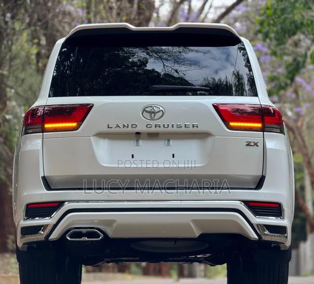 Toyota Land Cruiser 2023 White