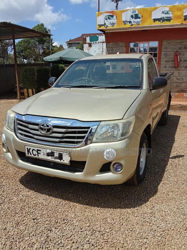 Toyota Hilux 2015 Gold