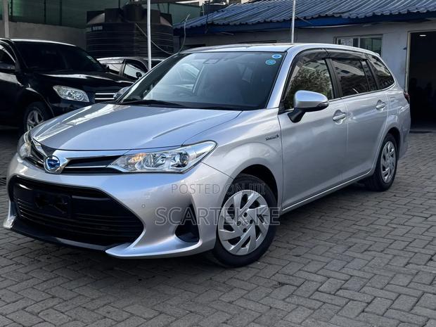 Toyota Corolla Fielder 1.5 Hybrid FWD 2019 Silver