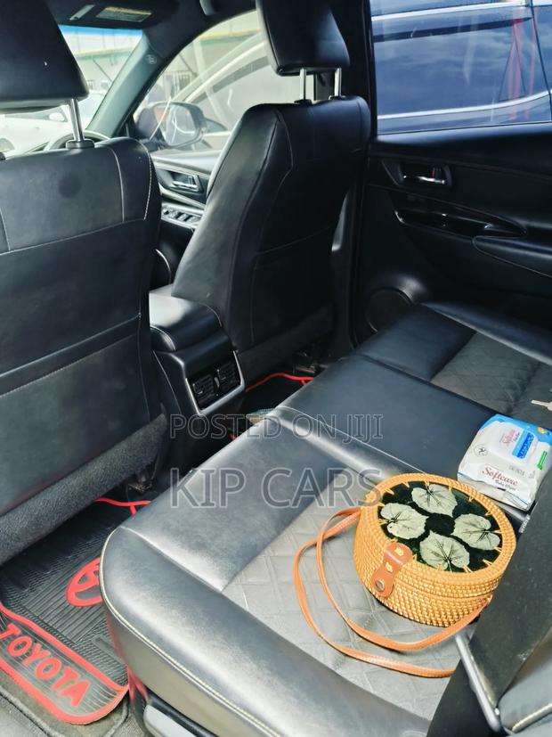 Toyota Harrier 2.0 2017 Black