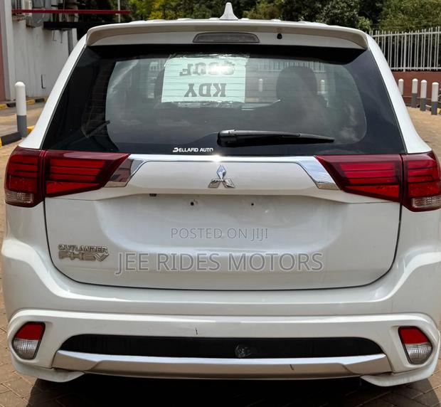 Mitsubishi Outlander 2016 Ivory