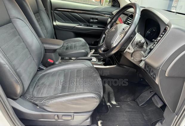 Mitsubishi Outlander 2016 Ivory