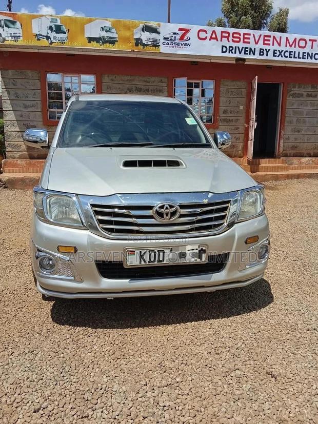 Toyota Hilux 2014 Silver