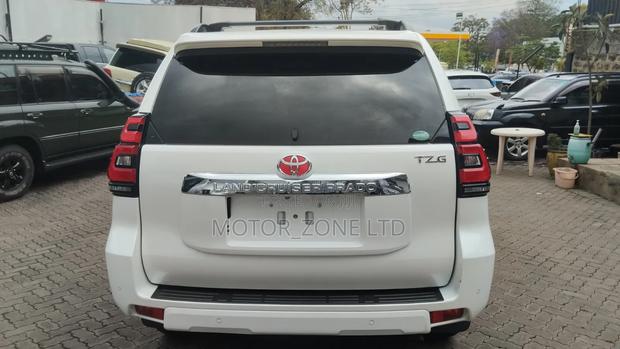 Toyota Land Cruiser Prado 2019 White