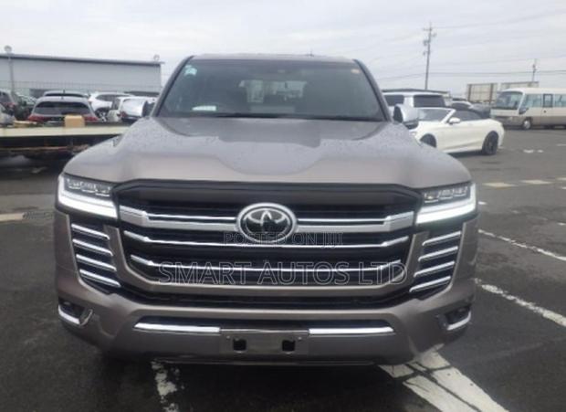 Toyota Land Cruiser LC300 2022 Brown