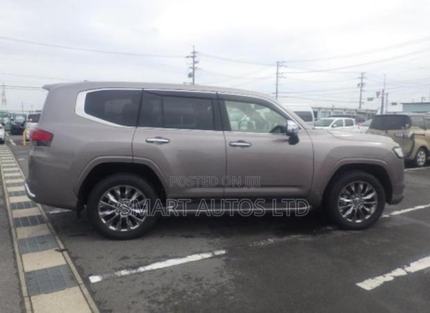 Toyota Land Cruiser LC300 2022 Brown