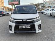 Toyota Voxy 2015 White for sale