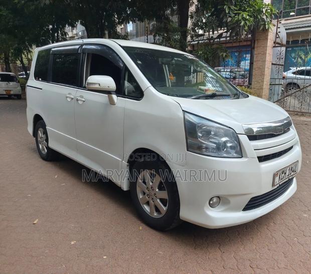 Toyota Noah 2009 White