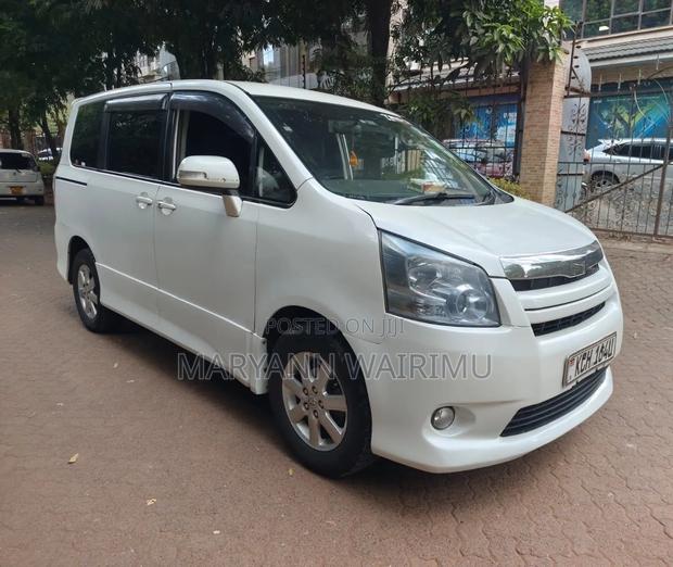 Toyota Noah 2009 White