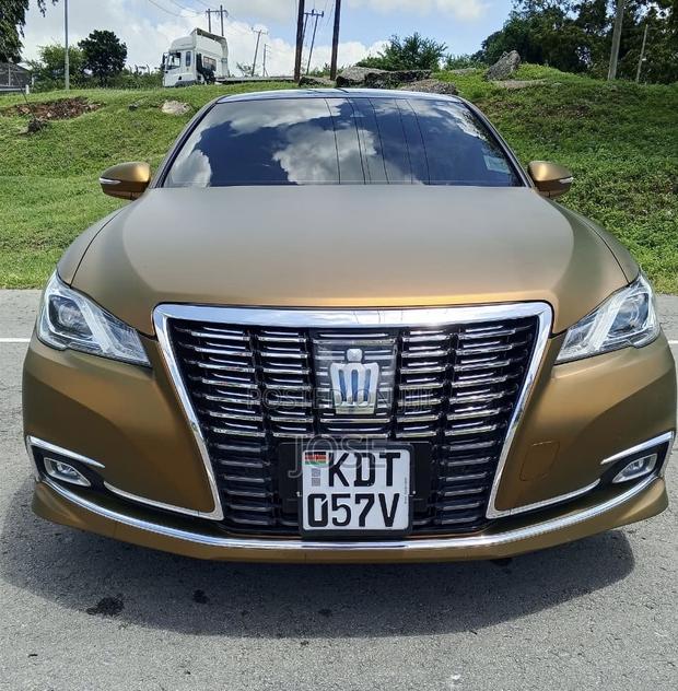 Toyota Crown 2018 White