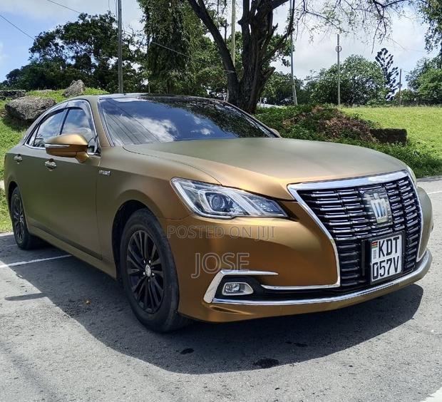 Toyota Crown 2018 White