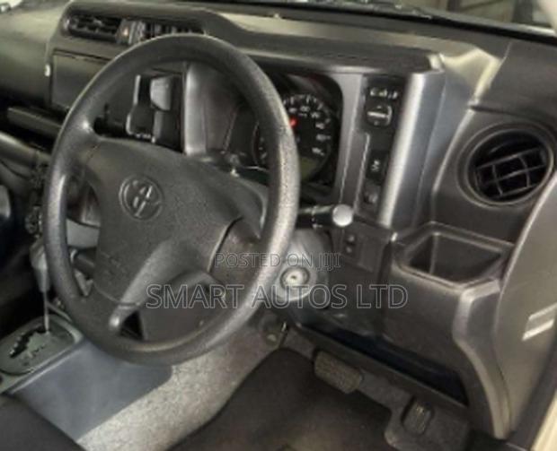 Toyota Probox 1.3 DX Comfort 2WD 2019 White