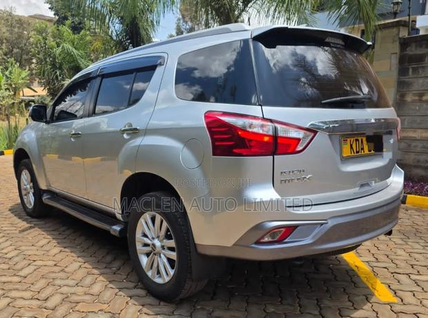 Isuzu MU-X 2021 Silver