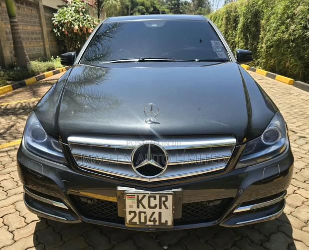 Mercedes-Benz C200 2011 Black