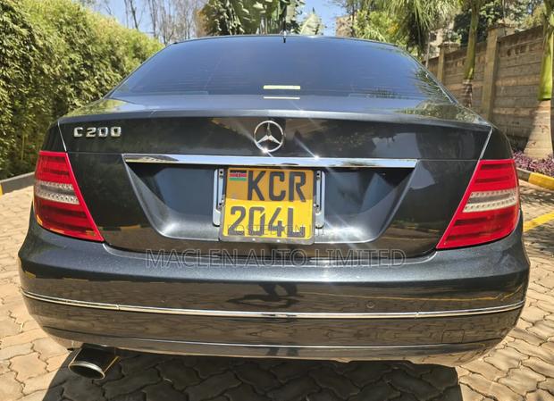Mercedes-Benz C200 2011 Black