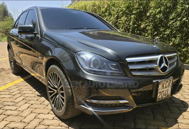 Mercedes-Benz C200 2011 Black