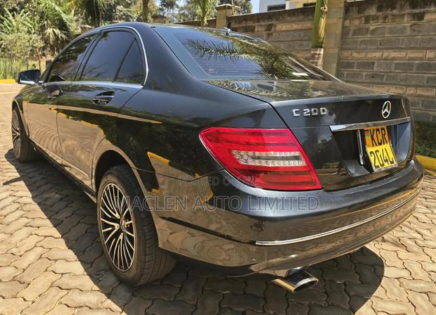 Mercedes-Benz C200 2011 Black