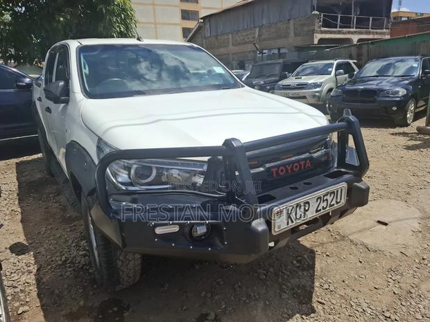 Toyota Hilux 2017 White