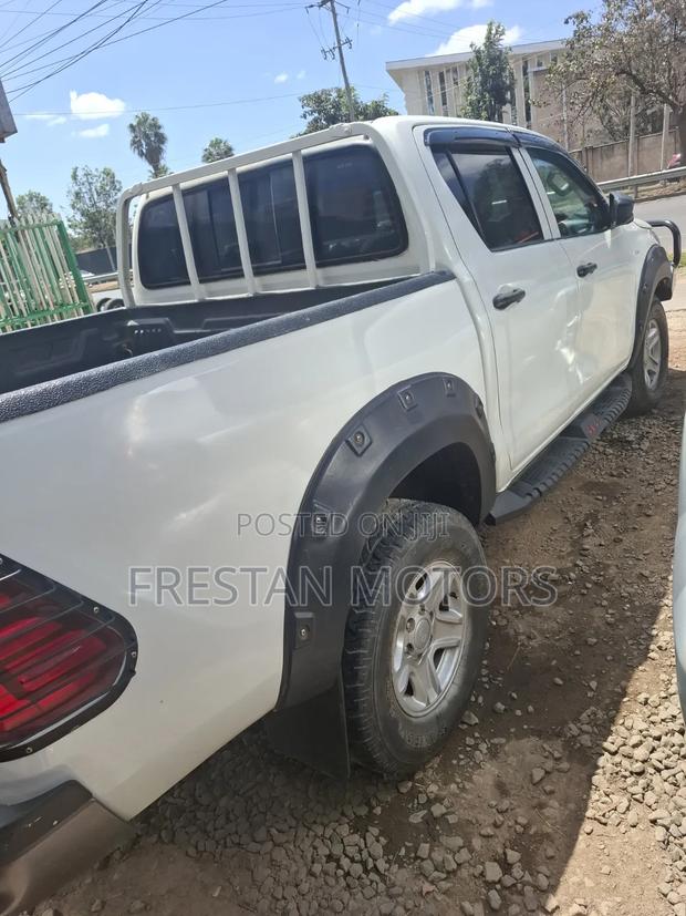 Toyota Hilux 2017 White
