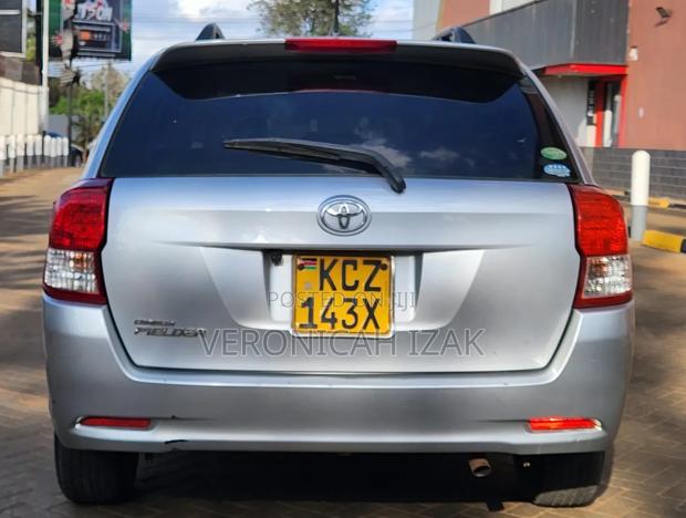 Toyota Corolla Fielder 2013 Silver