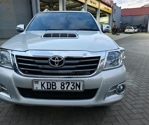 Toyota Hilux 2013 Silver