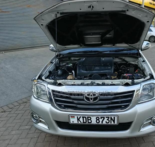 Toyota Hilux 2013 Silver