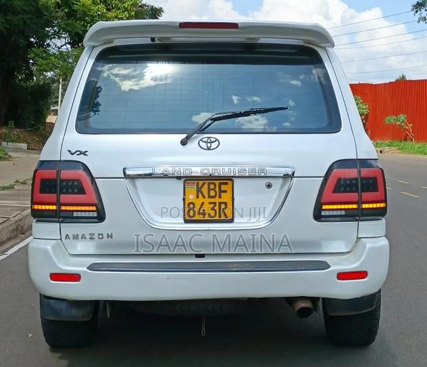 Toyota Land Cruiser 2002 White