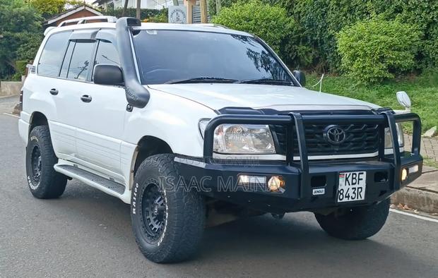 Toyota Land Cruiser 2002 White