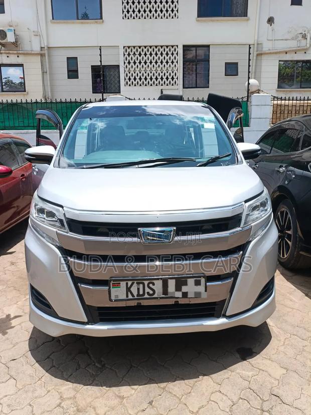 Toyota Noah 2018 Gray