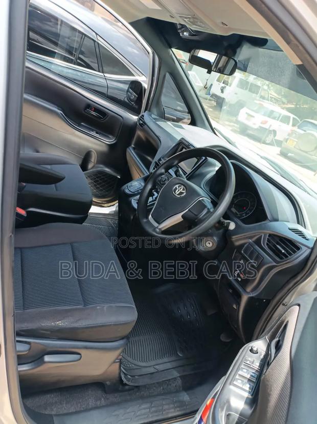 Toyota Noah 2018 Gray