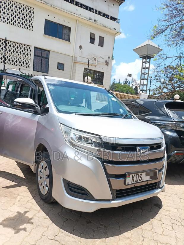 Toyota Noah 2018 Gray