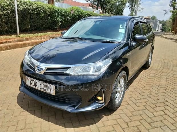 Toyota Corolla Fielder 1.5 Hybrid FWD 2015 Black