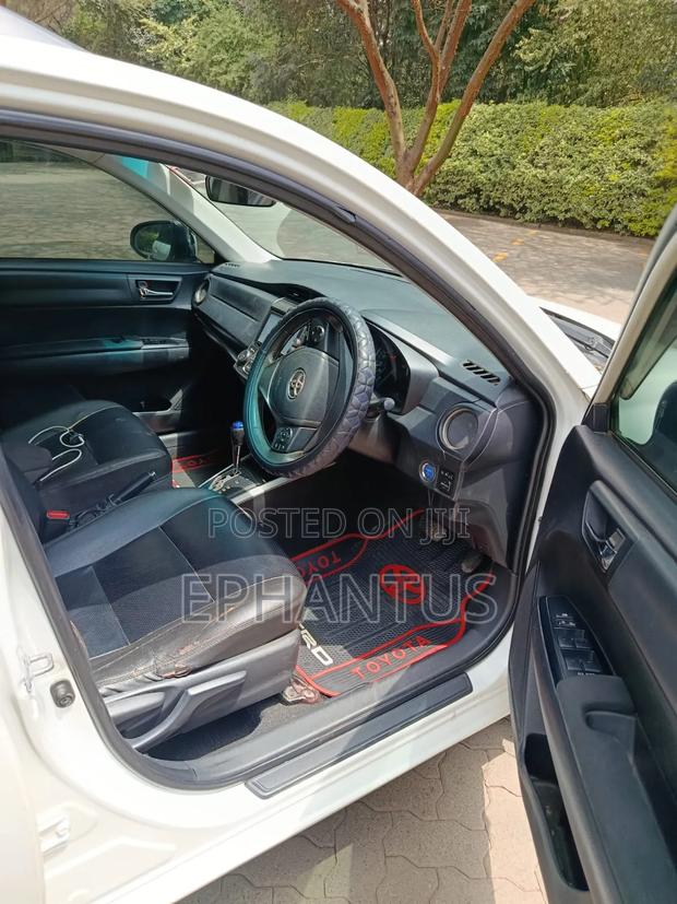 Toyota Corolla Fielder 1.5 Hybrid FWD 2014 White