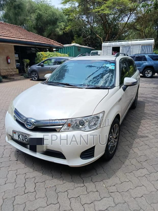 Toyota Corolla Fielder 1.5 Hybrid FWD 2014 White